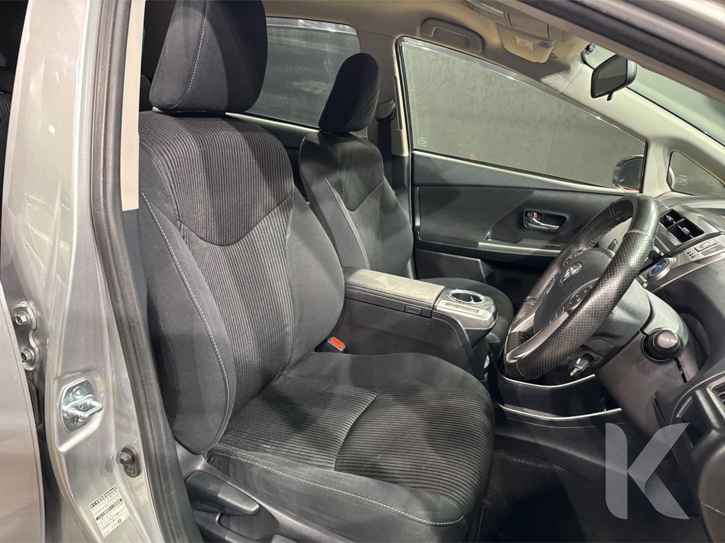 2020 Toyota Prius Alpha