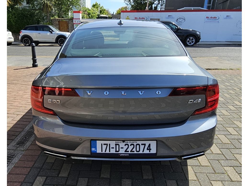 2017 Volvo S90