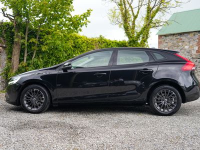 2017 Volvo V40