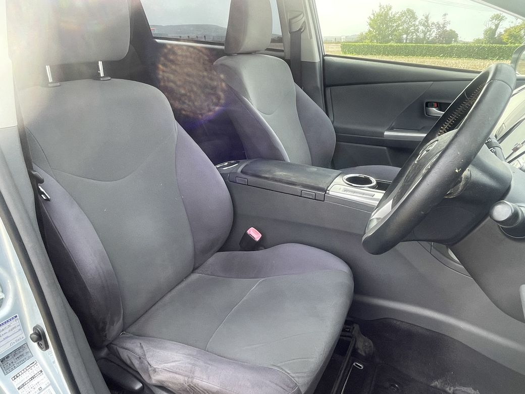 2013 Toyota Prius Alpha