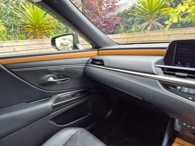 2020 Lexus ES 300h