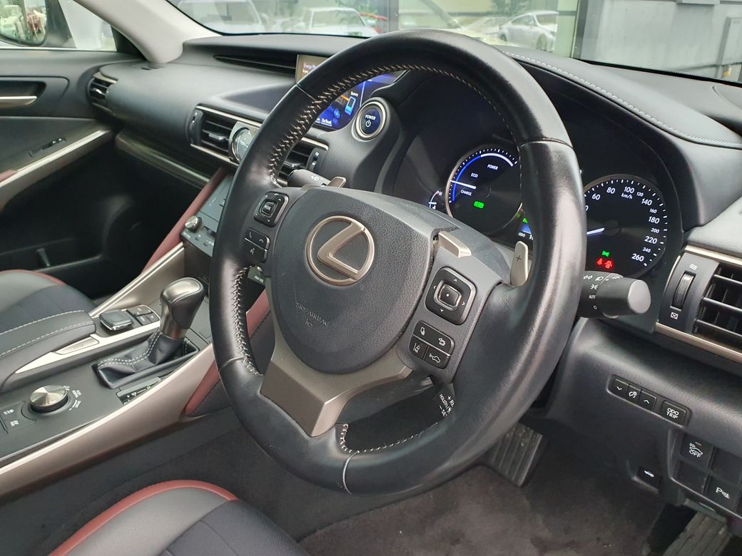 2018 Lexus IS 300h
