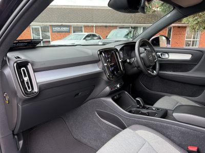 2023 Volvo XC40