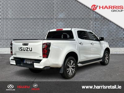 2025 White Isuzu D-MAX