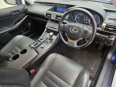 2015 Lexus IS 300h