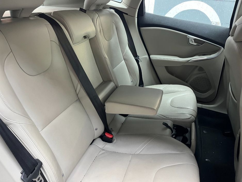 2019 Volvo V40