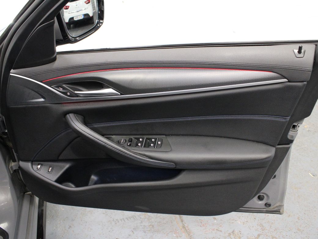 2021 BMW 530