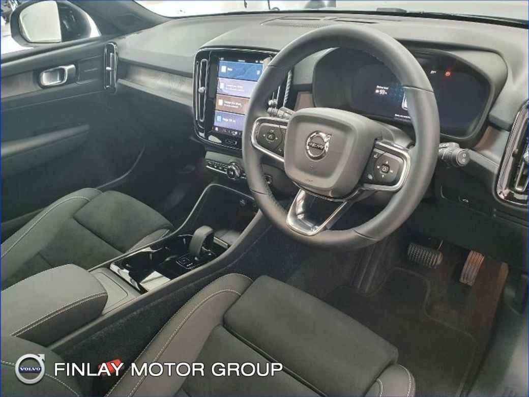 2025 Volvo Ex40