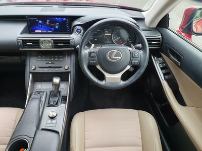 2018 Lexus IS 300h