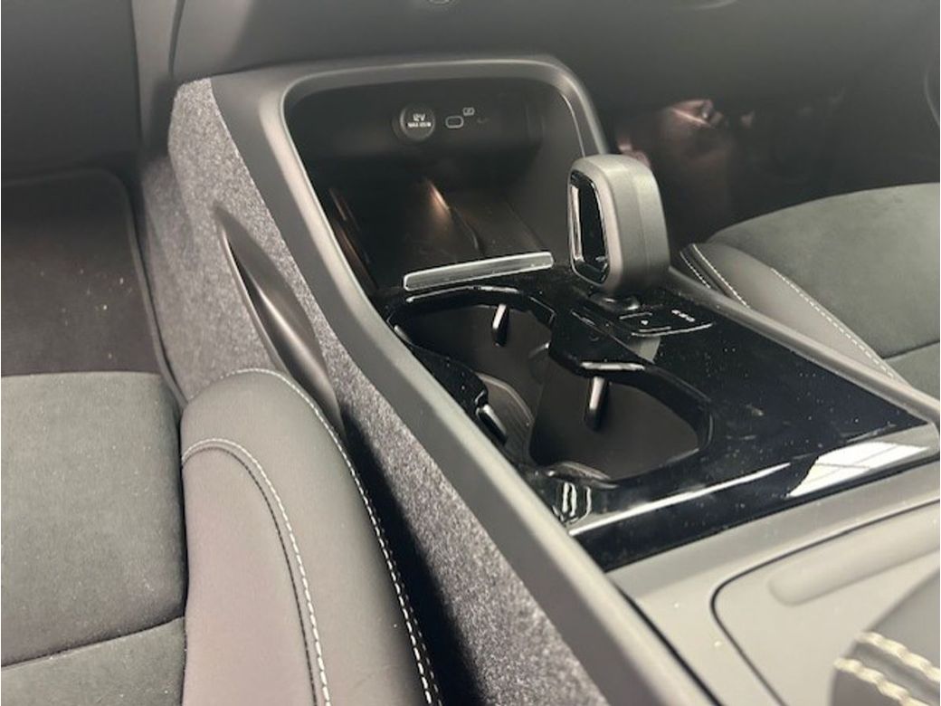 2025 Volvo XC40