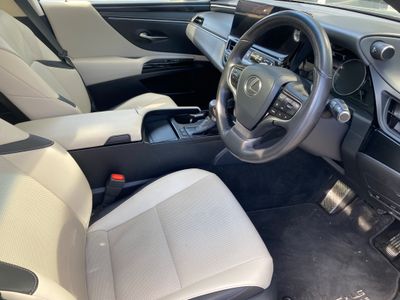 2023 Lexus ES 300h