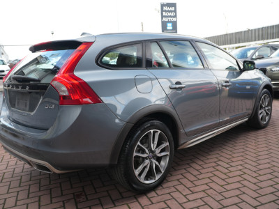 2018 Volvo V60 Cross Country