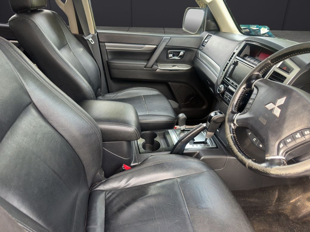 2015 Mitsubishi Pajero