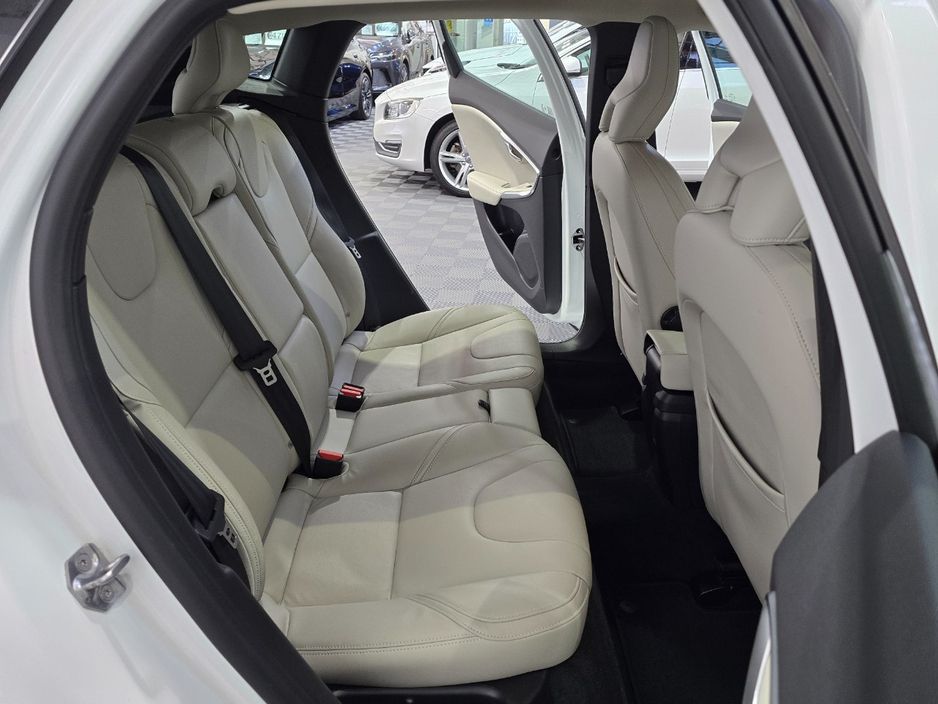 2018 Volvo V40