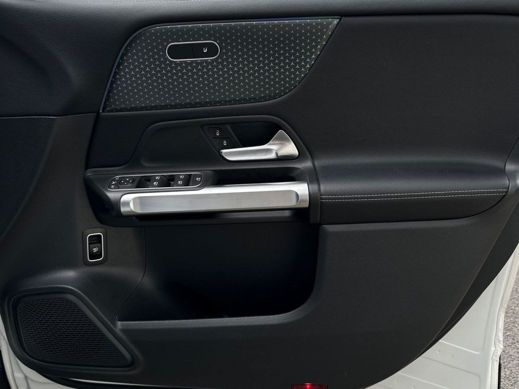 2025 Mercedes-Benz GLB Class