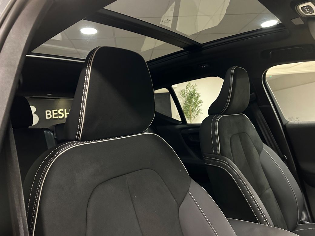 2023 Volvo XC40