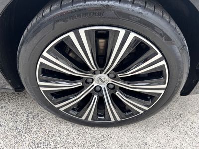 2022 Volvo S90
