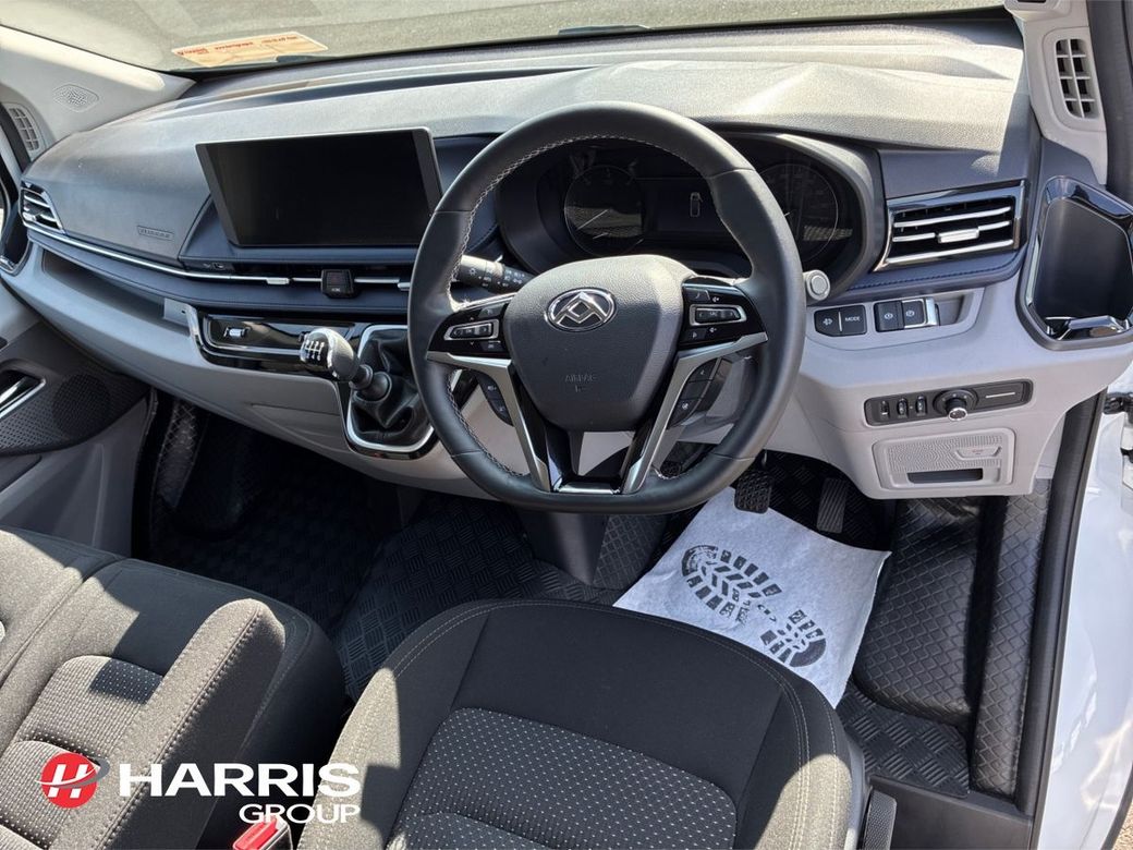 2025 White Maxus Deliver 7