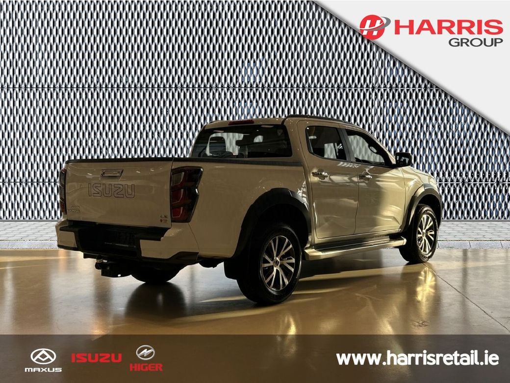 2026 White Isuzu D-MAX