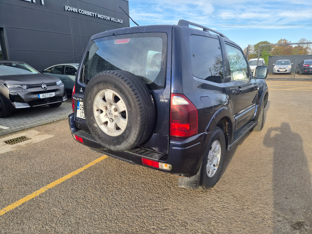 2005 Mitsubishi Pajero