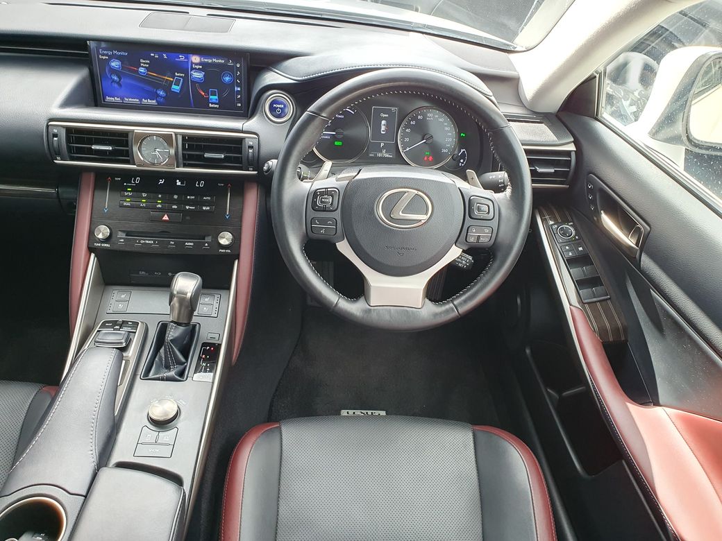 2018 Lexus IS 300h