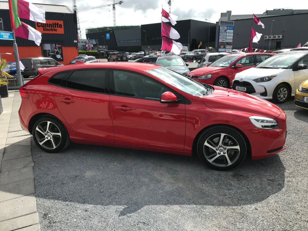 2018 Volvo V40