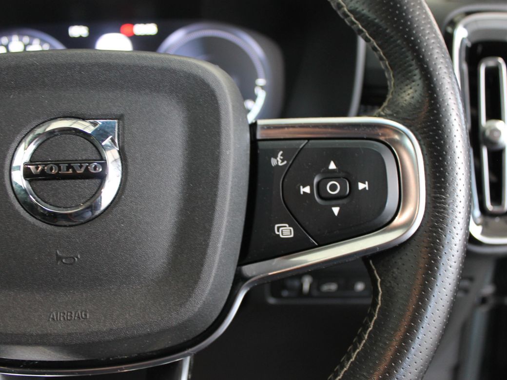 2021 Volvo XC40