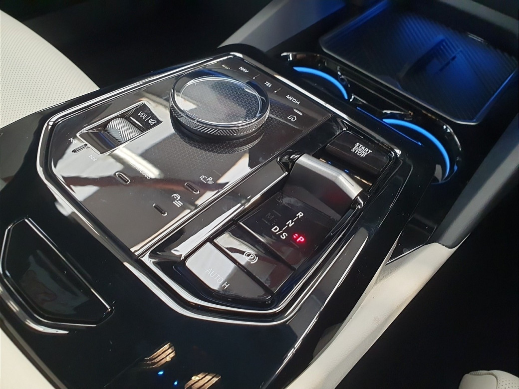 2025 BMW 530