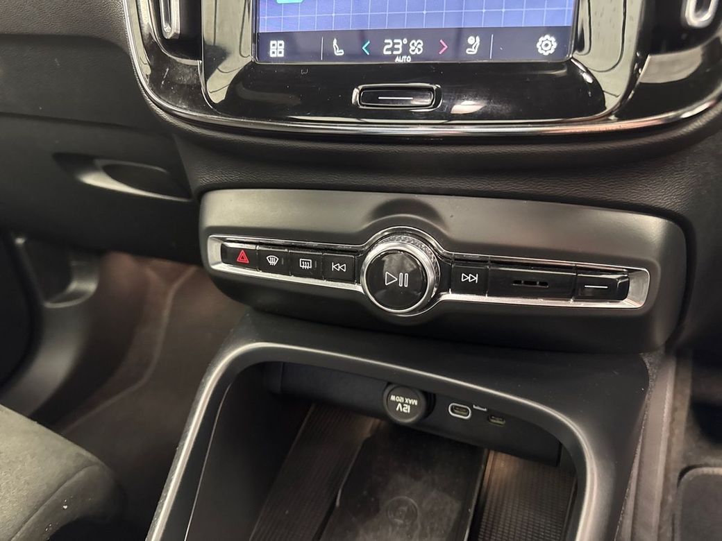 2023 Volvo XC40