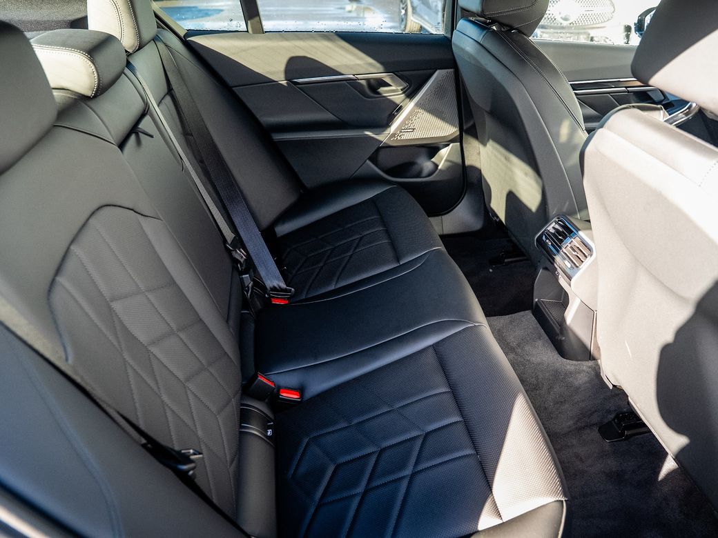 2025 BMW i5