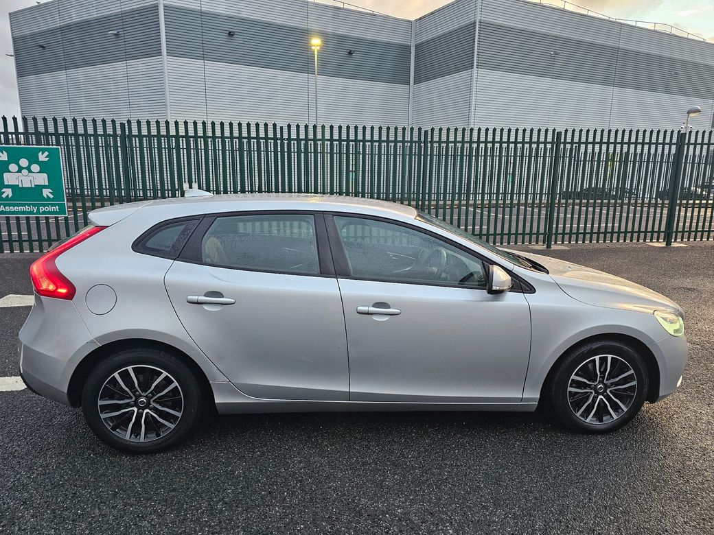 2019 Volvo V40
