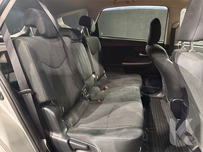 2019 Toyota Prius Alpha