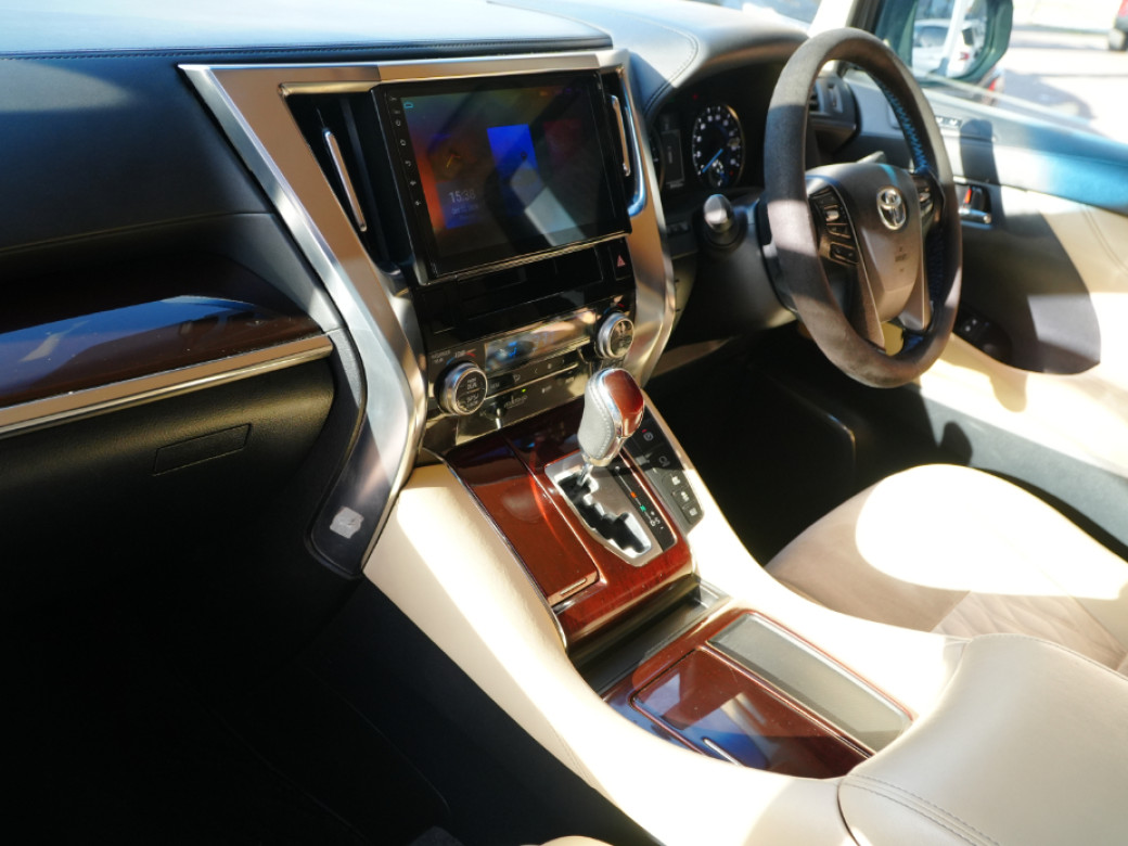 2015 Toyota Alphard