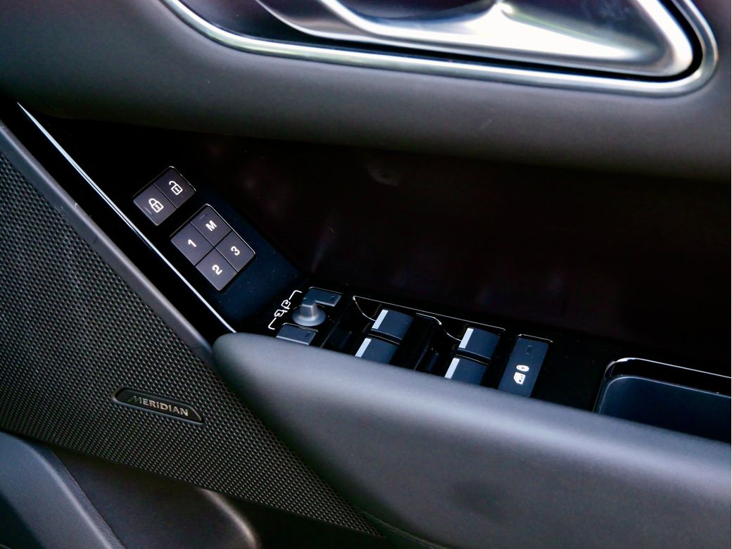 2025 Land Rover Range Rover Velar