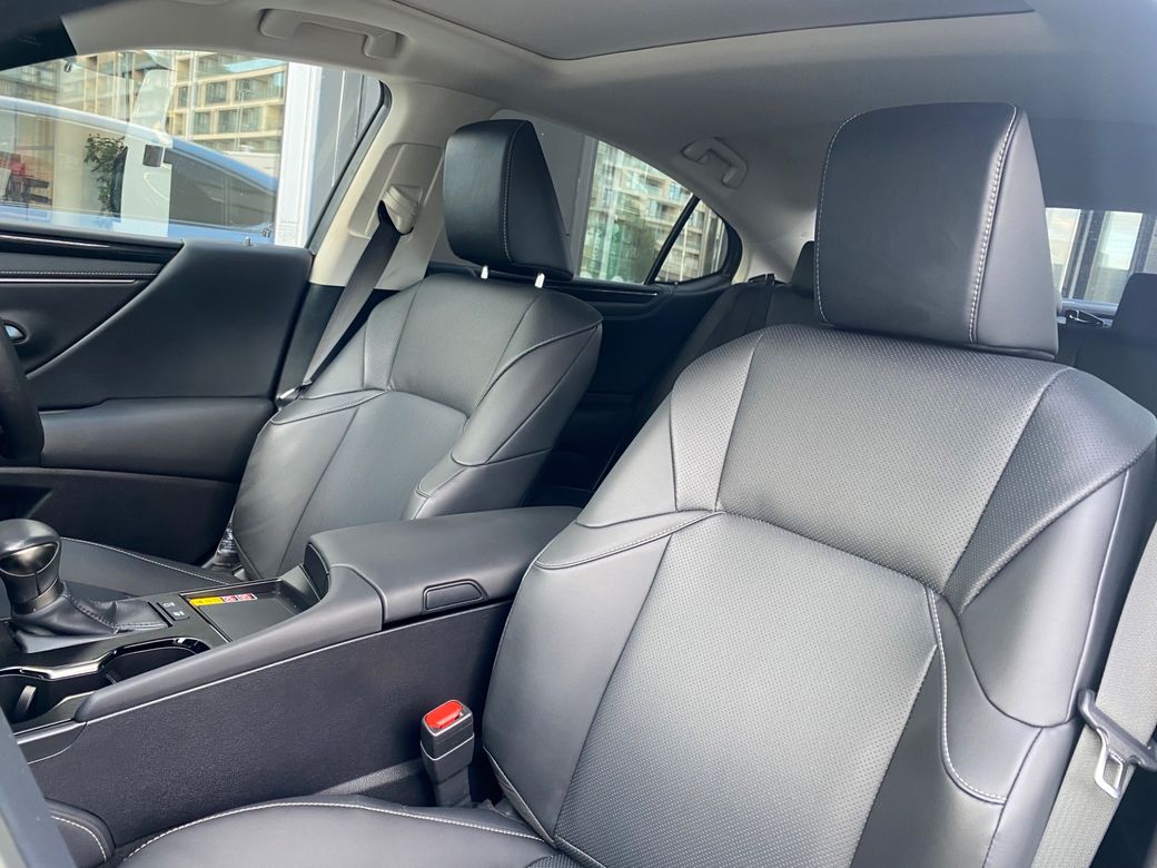 2023 Lexus ES 300h