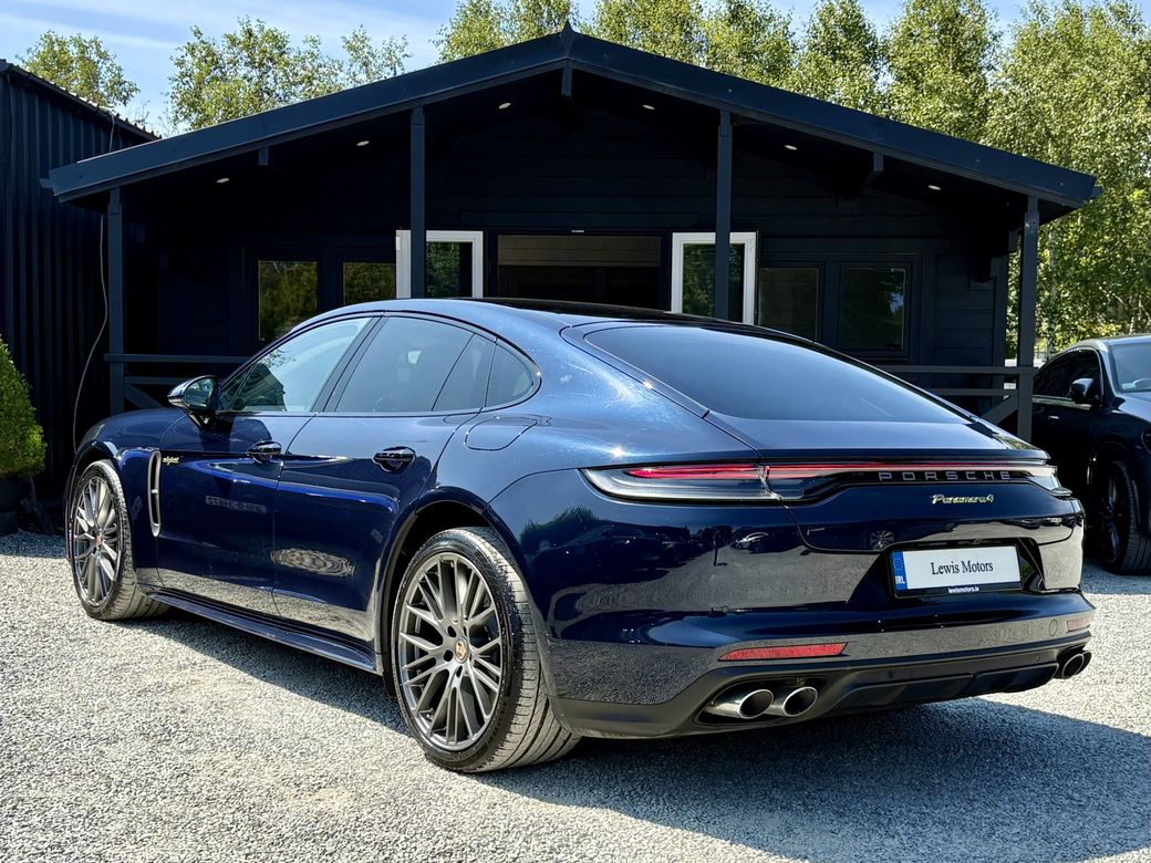 2022 Porsche Panamera