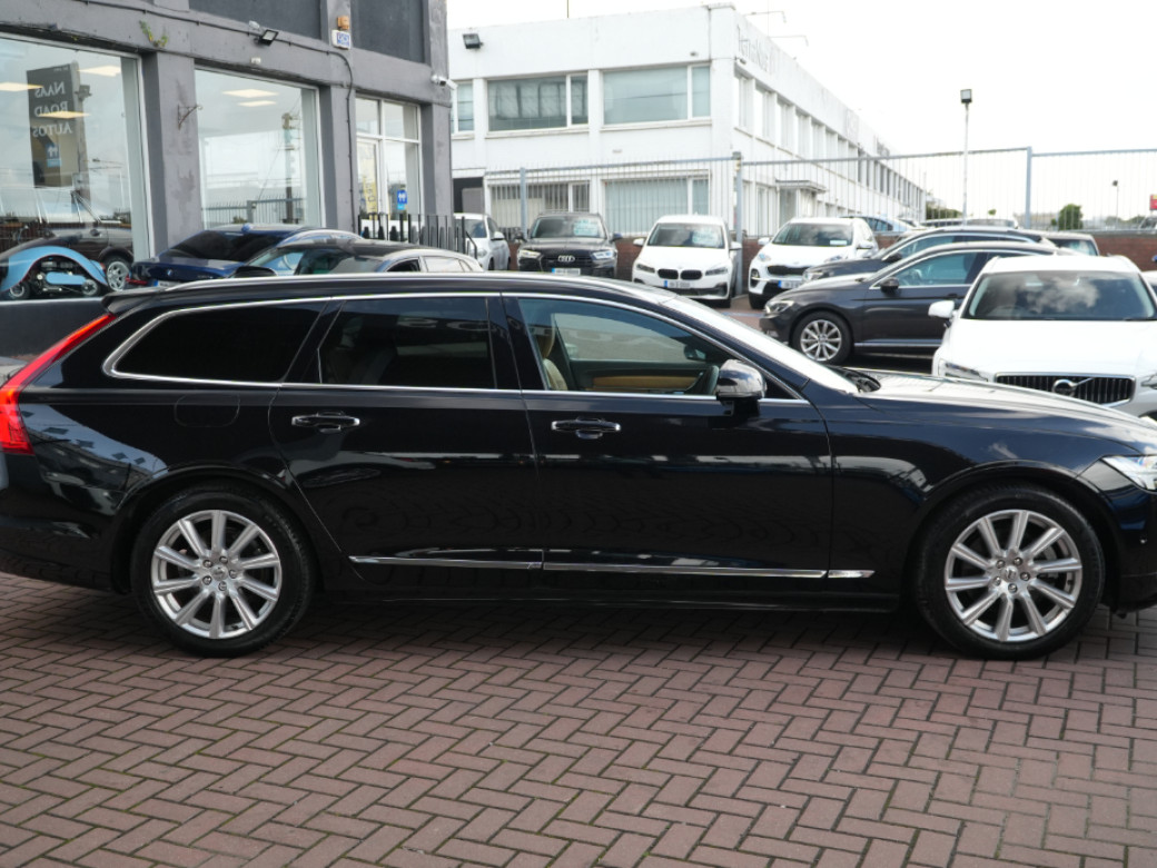 2021 Volvo V90