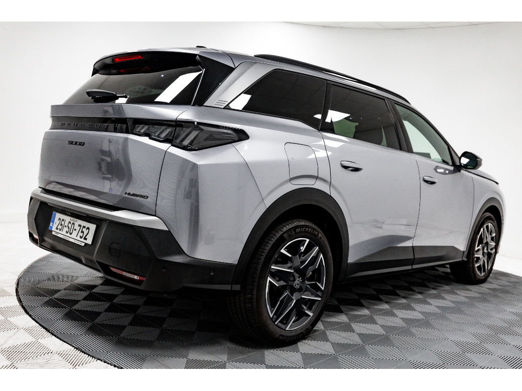 2025 Peugeot 5008