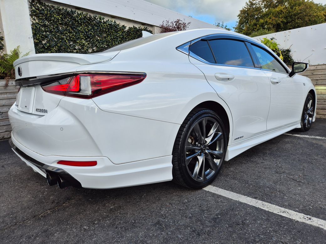 2021 Lexus ES 300h