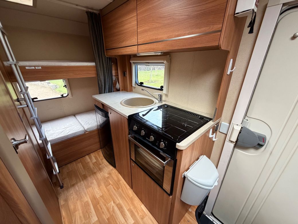 2013 SWIFT ESCAPE 696 R.H.D 