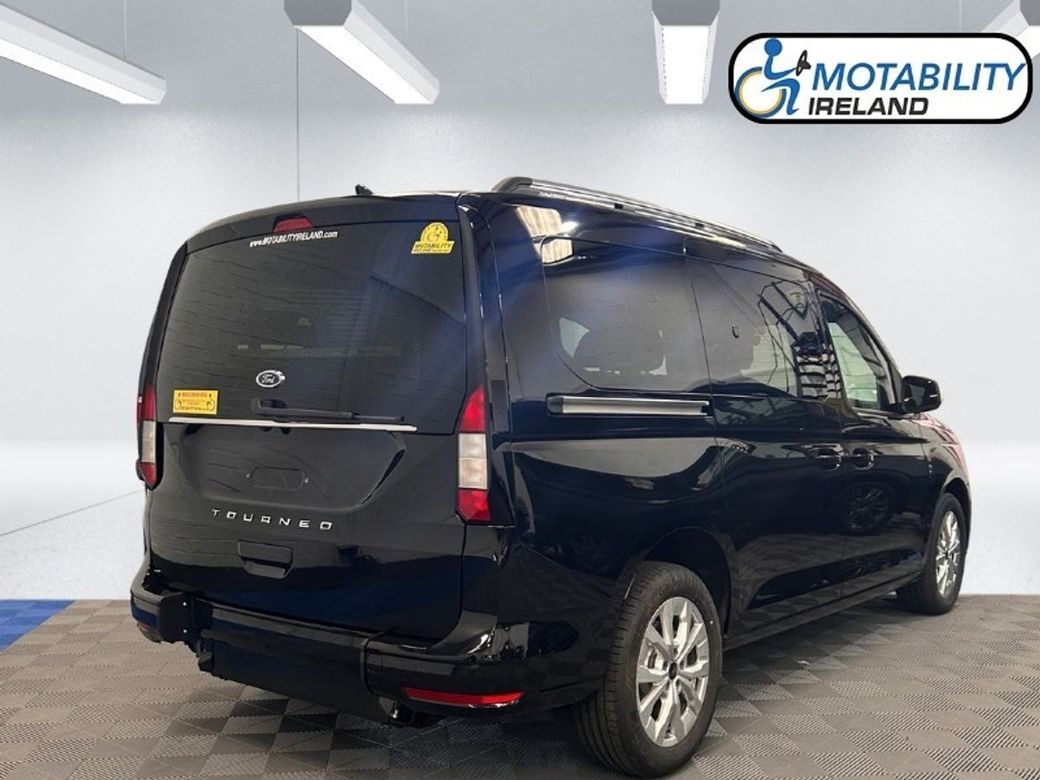 2025 Ford Tourneo