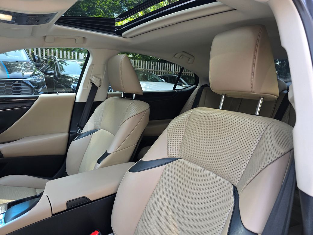 2021 Lexus ES 300h
