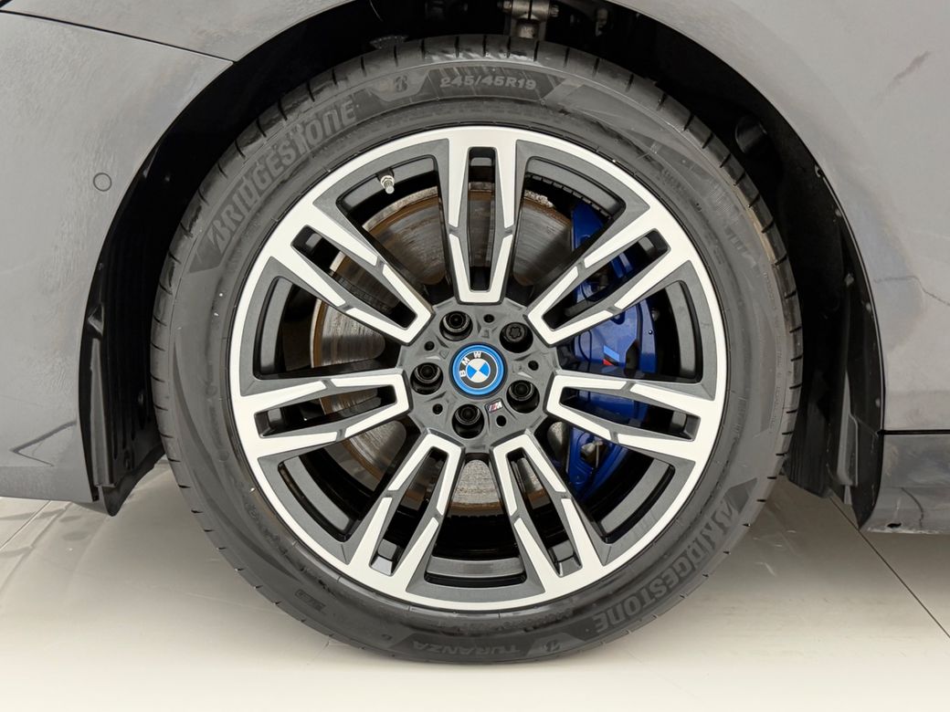 2024 BMW i5