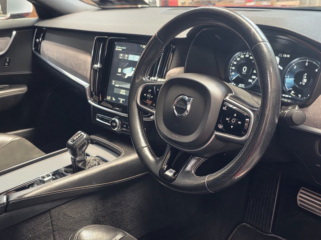 2017 Volvo S90