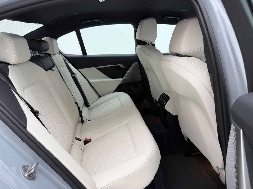 2024 BMW i5