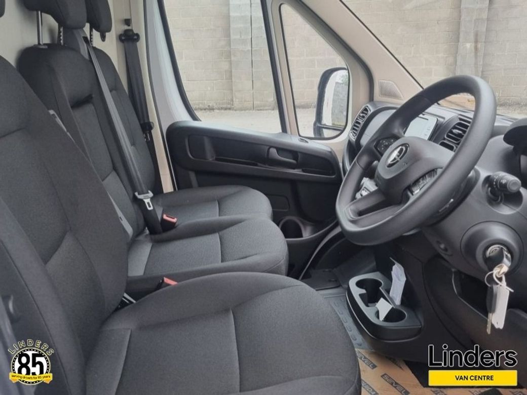 2025 Opel Movano