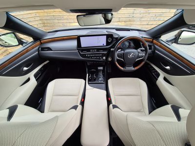 2023 Lexus ES 300h
