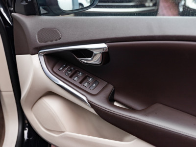 2016 Volvo V40