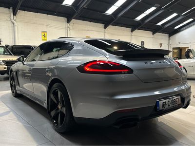 2016 Porsche Panamera