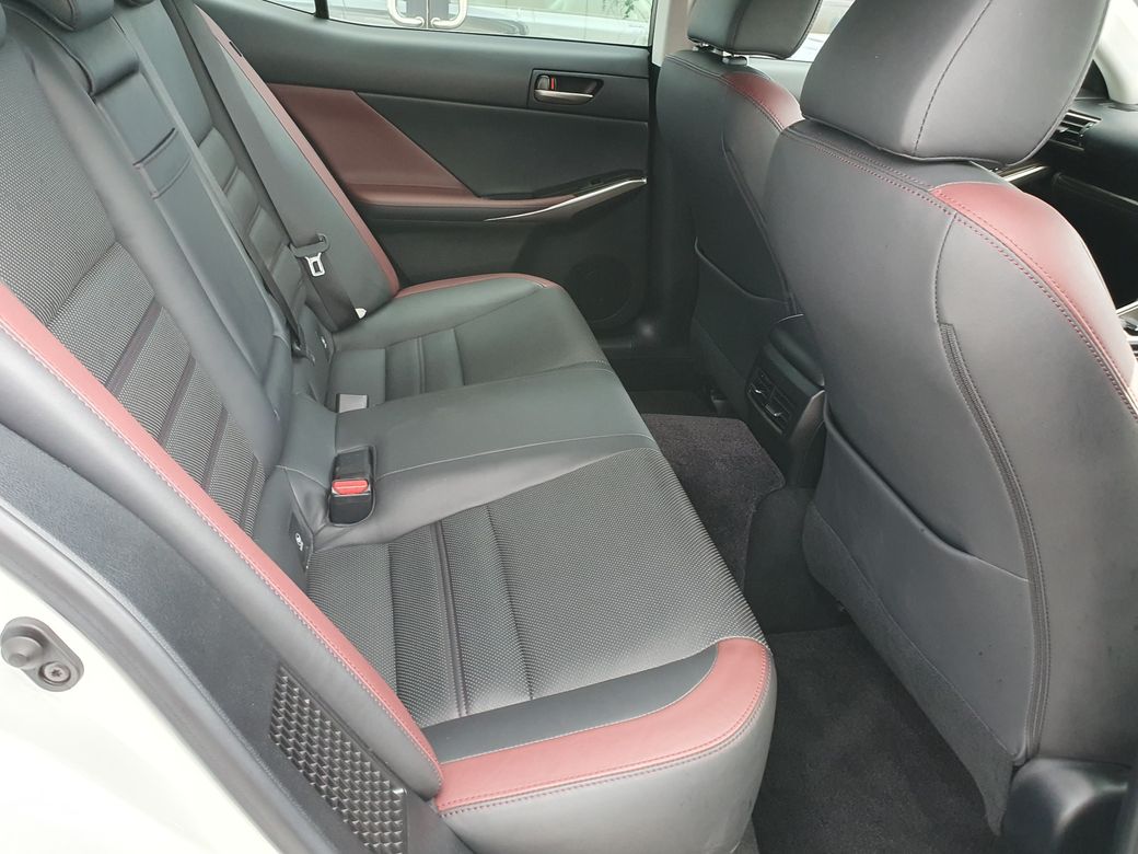 2018 Lexus IS 300h